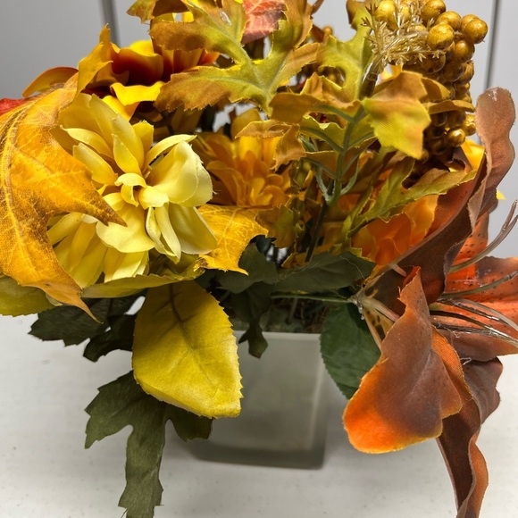 Hand Crafted Autumn Floral Arrangement in Glass Vase - Picture 4 of 5